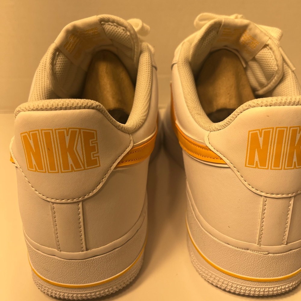 Nike Air Force 1 Low White University Gold Size 12 - Picture 3 of 13